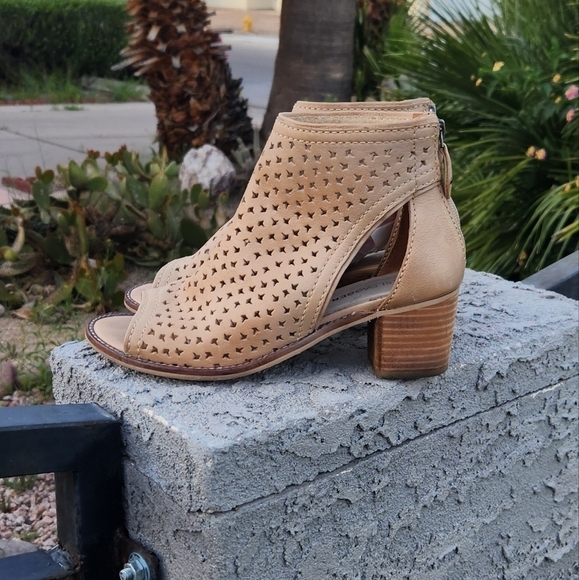 KELSI DAGGER OPEN TOE BOOTIE - Picture 4 of 5